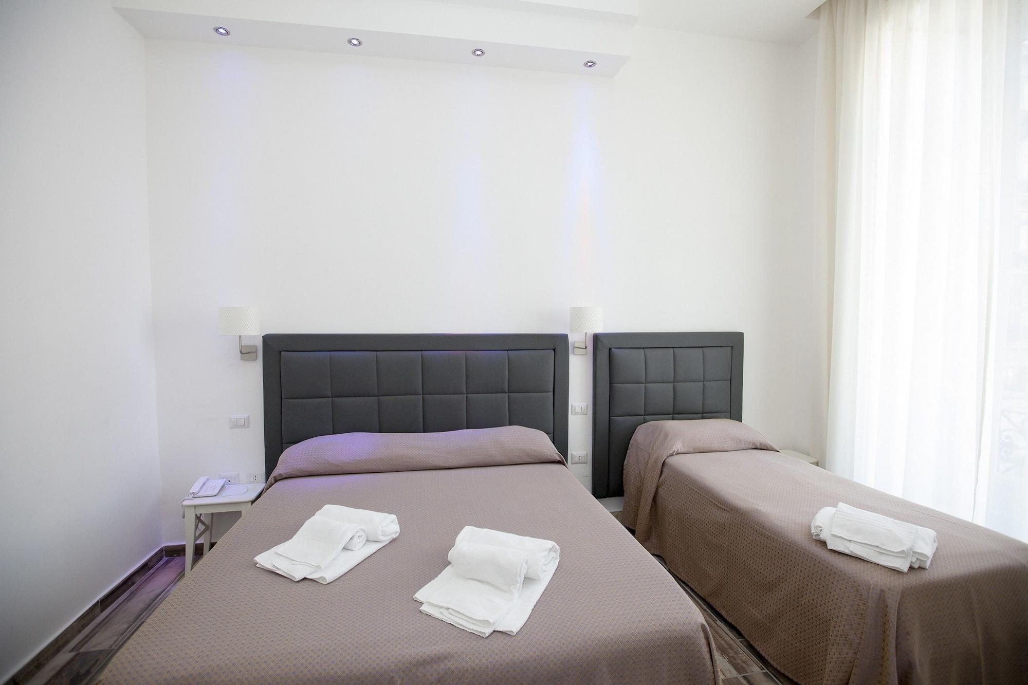 Napoli Garibaldi Square Bed & Breakfast Ngoại thất bức ảnh
